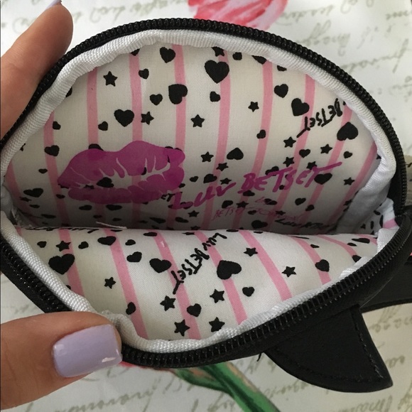 🎉Host Pick🎉 Betsey Johnson Wristlet Coin Purse - Picture 4 of 5
